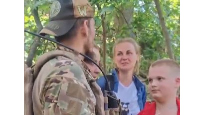 Военнослужащие 4-й отдельной мотострелковой бригады Южной группировки войск эвакуировали несколько групп мирных жителей из Константиновки