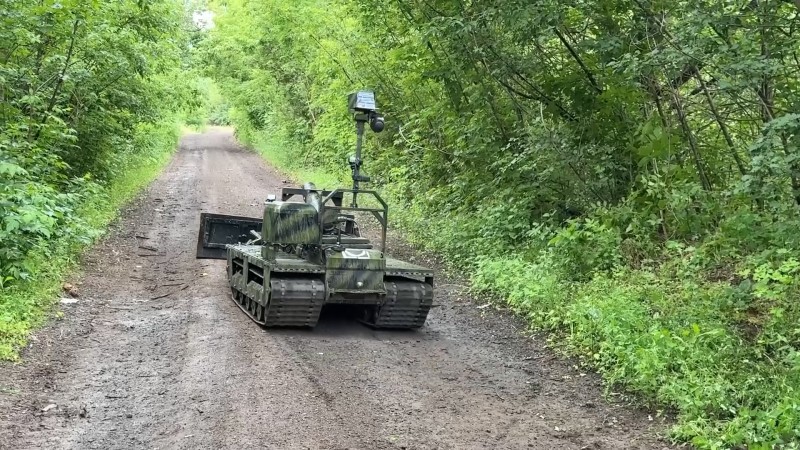 Бойцы группировки «Центр» уничтожают пункты управления и обеспечивают безопасность тыловых маршрутов