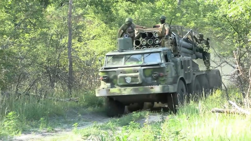 Расчет РСЗО «Ураган» группировки войск «Запад» уничтожил район сосредоточения живой силы противника на Краснолиманском направлении